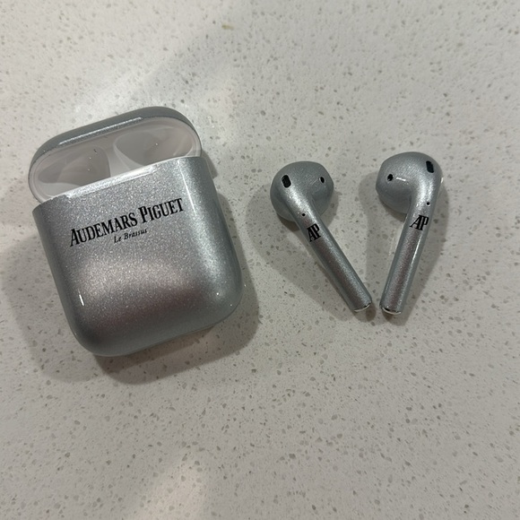 Audemars Piguet Royal Oak AirPods - Picture 6 of 7